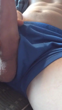 Tonny Maden Neues exklusives video: Riesiger erigierter monsterschwanz live bei chaturbate Riesiger cumshot!