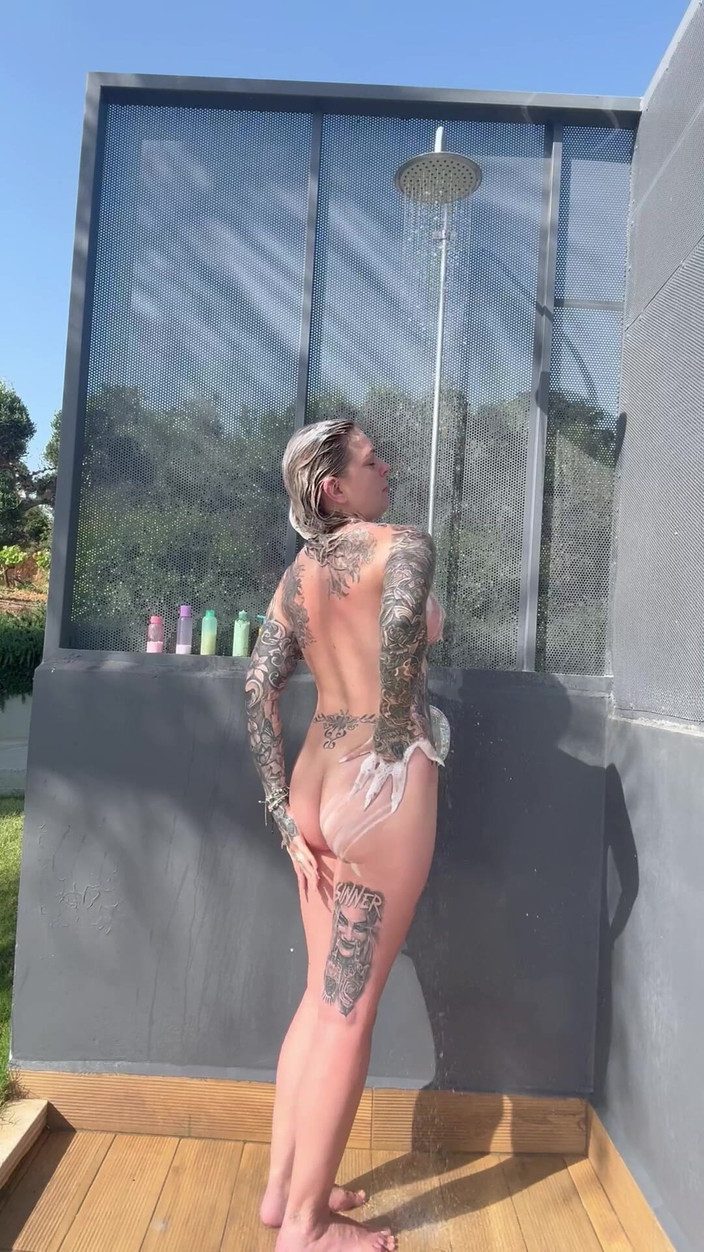 JessieRaexx: Doccia esterna