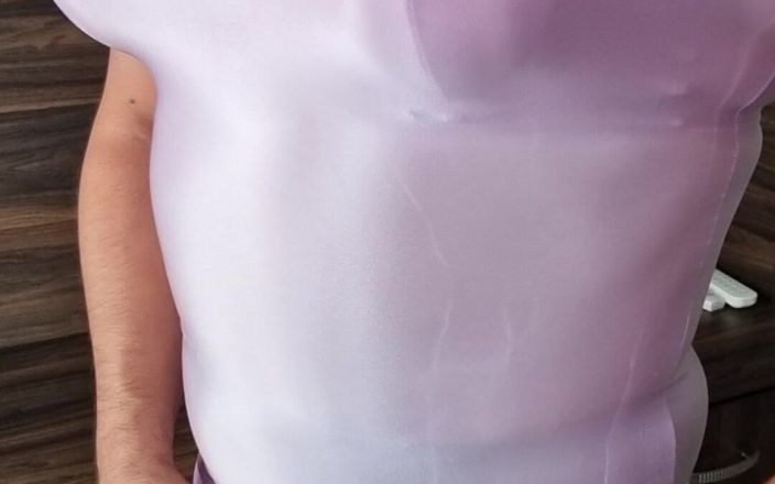 Sexy shinny clothes: セクシーなピンクのシニードレス