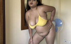 Hot_Mirchi: 她非常热辣和霍尼。