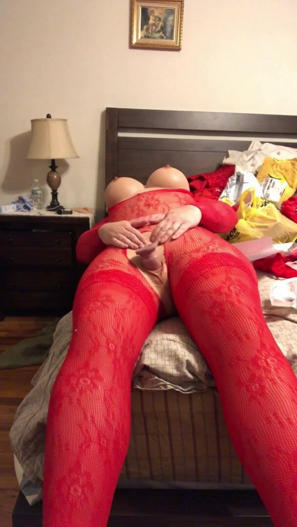 Deanna Doll: Deanna bambola TRAVESTito in abito rosso, strisce, dildo, Viene!