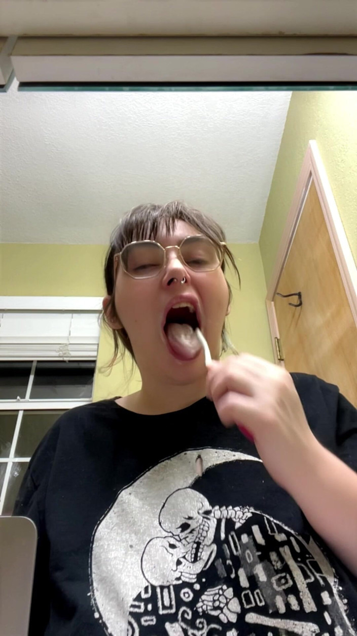 Mushroombitchx: Mi lavando i denti