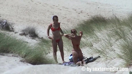Beachbitches: Teen Lesbians on the Beach