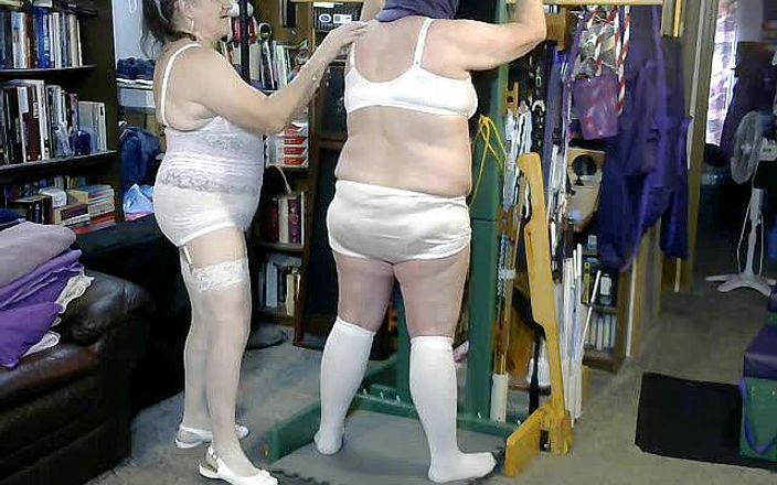 Mistress Jamie's Dungeon: Tělesné tresty s paní Jamie &amp; Sissy Denise na bičovacím stromě