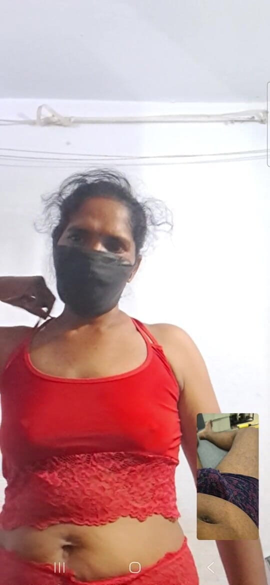 Jayaselvi: Perkhidmatan Panggilan Video Bogel Saya