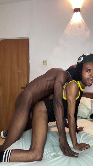 YungthugM: Meine Gärtnerin hat einen großen schwanz!!!!!