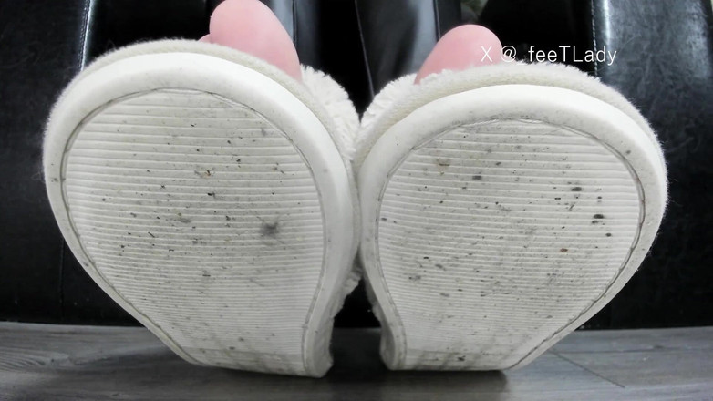 Feet lady: Schmutzige hausschuhe