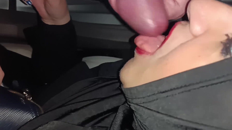 Mike Vonberg: Eine muslimische verheiratete Hure lutschte ihrem Liebhaber den Schwanz auf...