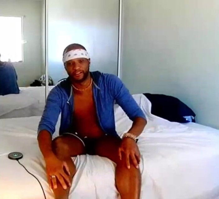 Kennie Jai: Coli bareng teman di webcam