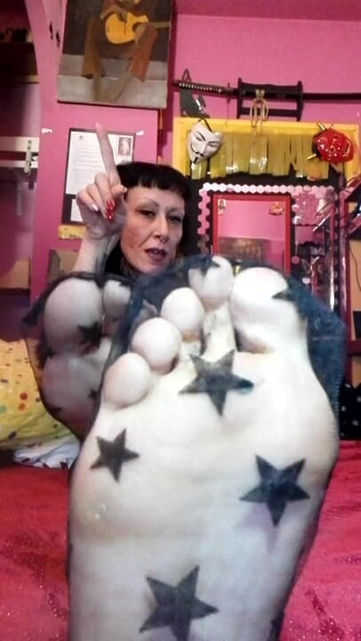 Miss Wagon Vegan Fetish: Tu ne peux résister à la vue de mes pieds