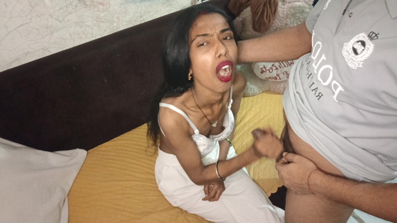 Truefuker: Une bhabhi desi suce le pénis et aime ça aussi