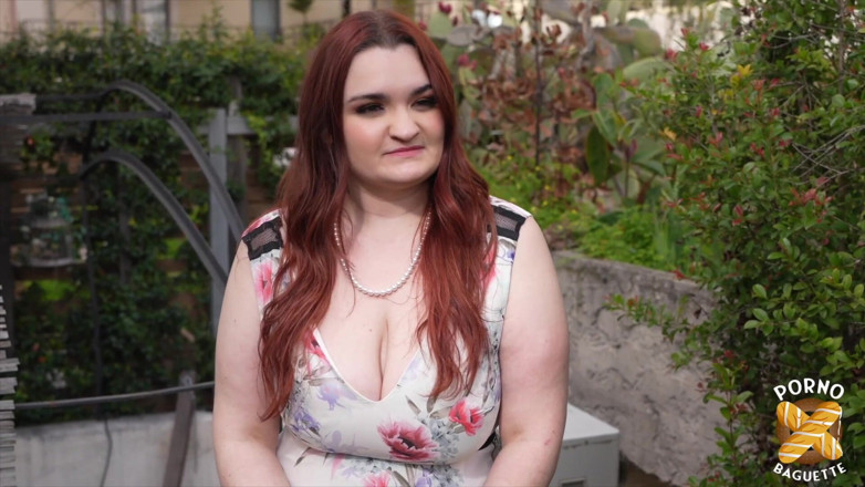 Porno Baguette: Amandine, jolie fille, veut se faire baiser par deux bites