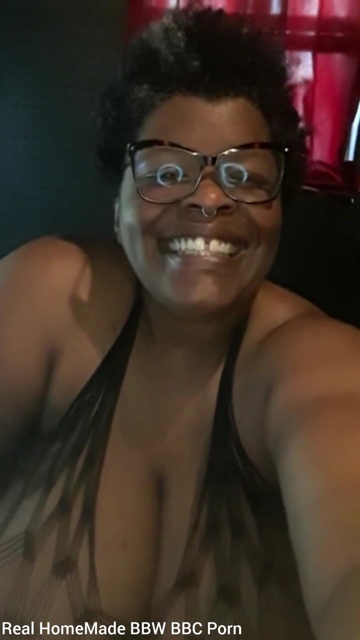Super sexy ebony cuties: Potrząsanie moją tyłkiem odbijając drżąc ściskając moje duże piersi