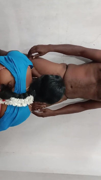 India caliente chica infiel folla amigo del marido