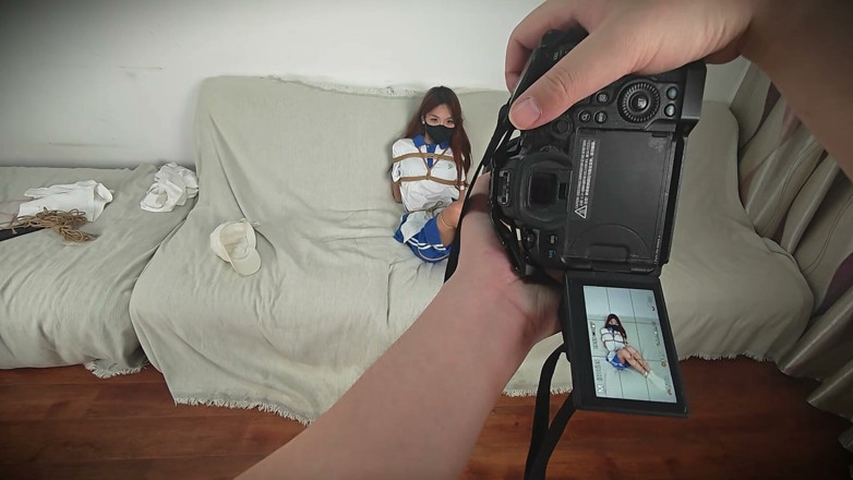 Aisan girl bondage: Закулисные кадры фотографии очаровательной девушки в школьной форме