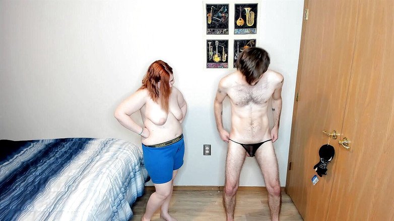 Sin Spice by Sophia Sinclair and Jasper Spice: Porovnávání velikostí a výměna oblečení