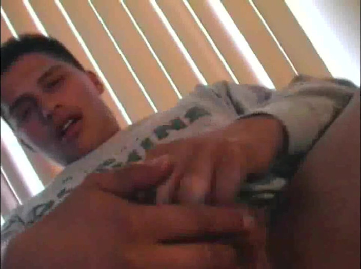 Young straight boy masturbation: Juoien m teman straigth dudukin kontol besar cowok ini