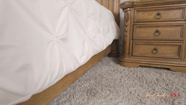 Aunt Judy's XXX: AuntJudysXXX - Mẹ kế trưởng thành vú to maddie của bạn đang...