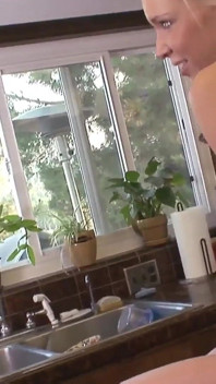 Lớn lên, cô đã trở thành một người lớn và Kacey Jordan một con điếm với một âm hộ cạo lông và mái tóc vàng thích làm tình thô bạo