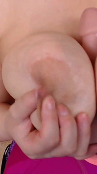 Velká přírodní prsa POV škádlení a hračka hrát prsatá MILF kamera archiv klip