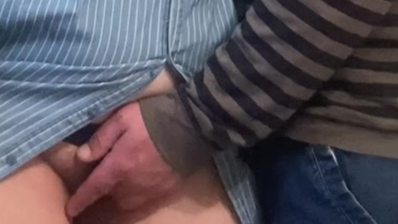 PriyaNaavya: Perv sfrega la figa pelosa in metropolitana