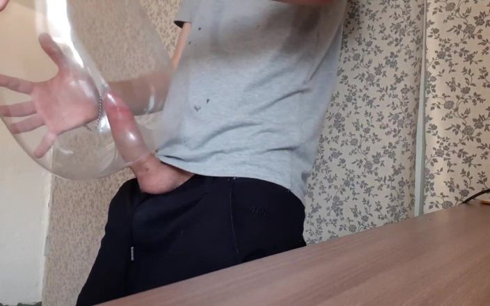 The Substance: Préservatif anal artificiel