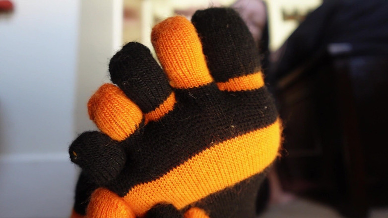 Raven Willow: Taquinage de chaussettes