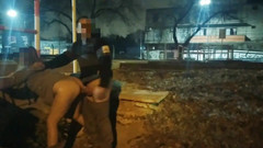 Activecouplearg: 女孩在街上裸体在公共偷窥癖中啪啪啪，并被警察抓住