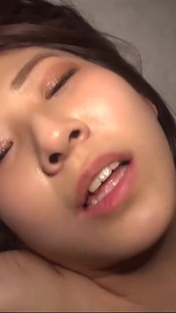 Pasión bilingüe con devota esposa Miori Nikaido - 4