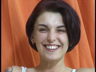 YOUR FIRST PORN: Nicky - ben (değil) iyi bir kızım.