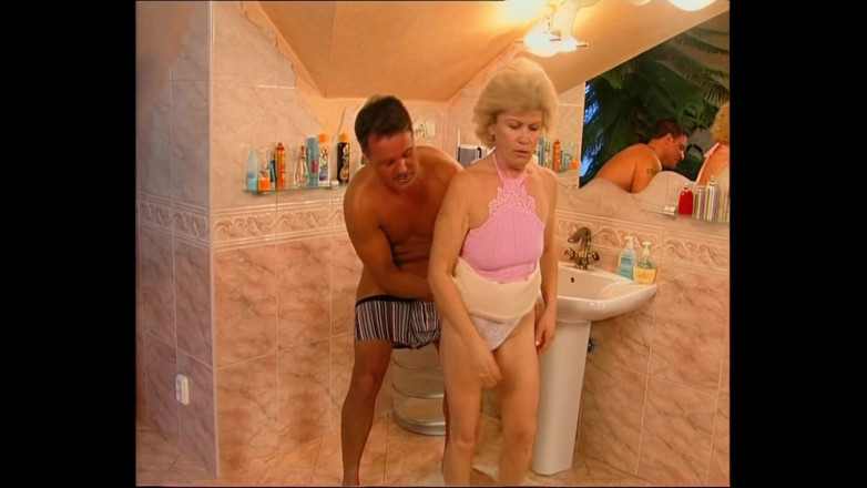 Milf in Love: Uma avó no calor fodida como uma puta