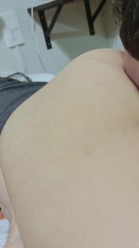 Ma demi-sœur m’a laissé lui lécher la chatte et le trou du cul et s’est tellement excitée qu’elle m’a demandé du sexe vaginal