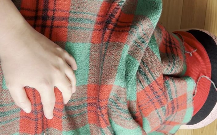 Lesbian-candys: मेरी शर्मीली पड़ोसन कंबल के नीचे चूत चटाती है
