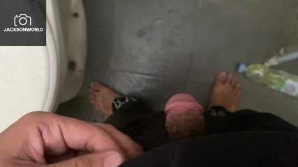 Jackson World: Застукали за принятием частного момента в ванной