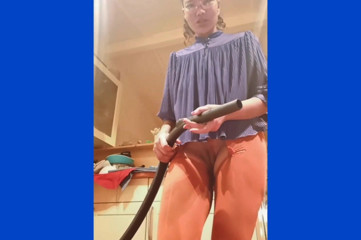 Sarah Fonteyna: Sarah Fonteyna used the vacuum cleaner again. Creamy Tsunami