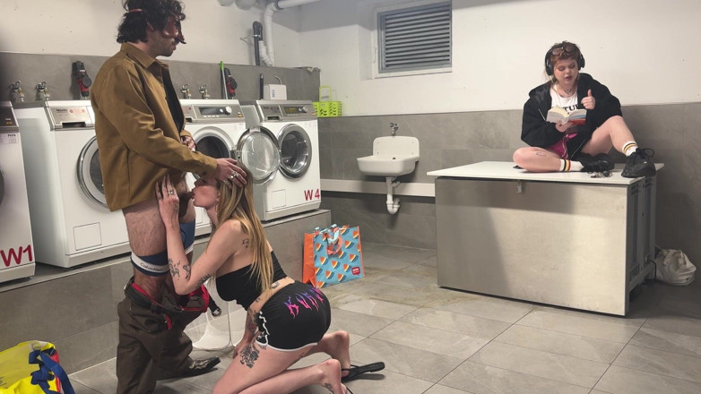 Bellehaze: Two Big Girls in the Laundromat