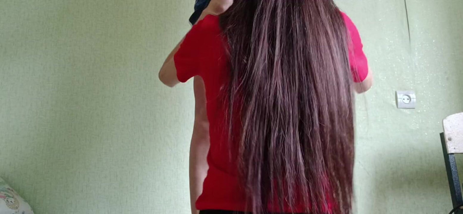 Lesbian-illusion: Người hàng xóm nhút nhát của tôi leo dưới váy...