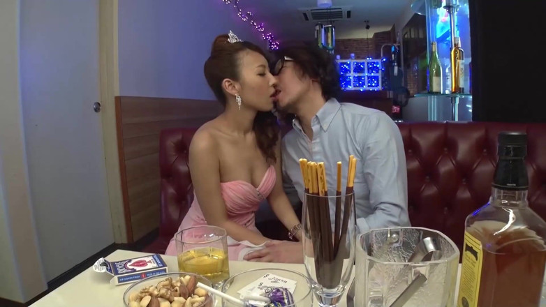 Watch Dirty Movies: Chica asiática se deja follar en una despedida de soltero