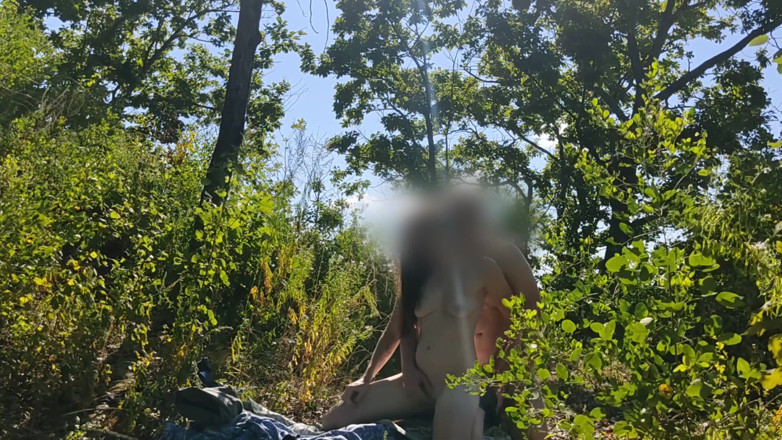 MissPopa: Sexuell underhållning i skogen