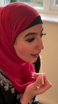 Aaliyah Yasin üvey erkek kardeşinin dölünü yutmamaya çalışıyor