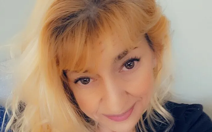 Cougarlishis: Cougarlishis MILF on the prowl
