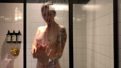 Magnea: Tattooed girl Magnea rubs her pussy in the shower