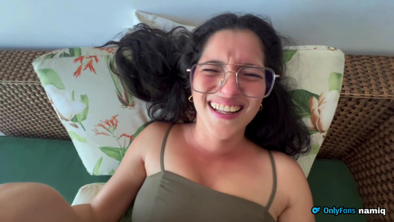 Roxxan: Я занималась домашними делами, и мой сводный брат пришел мне на помощь
