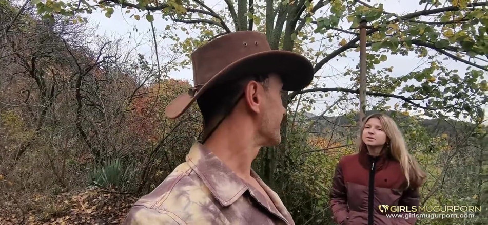 Mugur's World: Drobna laska Gina Gerson uwielbia ruchać swoją cipkę na świeżym powietrzu