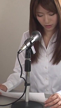 Work asiatische sexszene-2 schöne asiatische brünette fickt hart im büro mit ihrem höschen an
