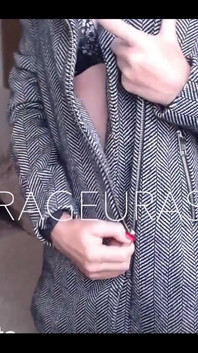 试穿冬衣的娇小模特挑逗红发女郎的屁股 - 62