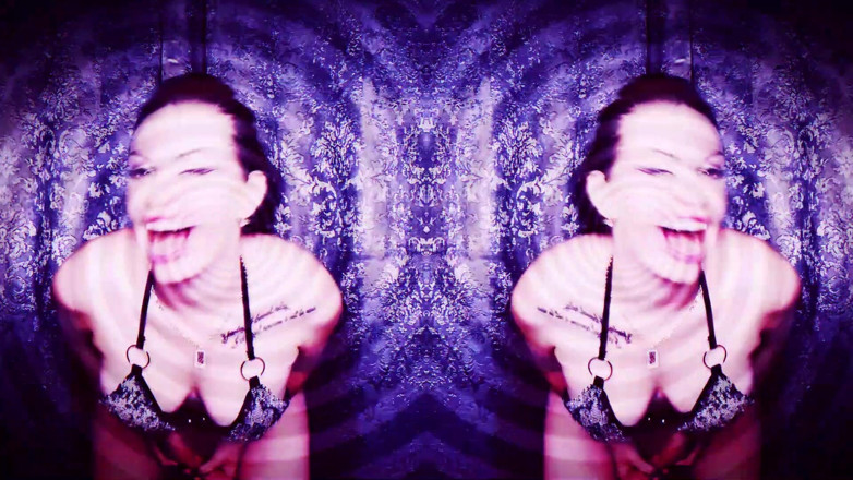 Goddess Misha Goldy: 25 cadres, esprit dément, baise ! ! Renifle et fourre ton cul...