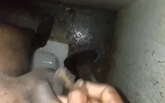 Indisk pojke ta bort jaat chhilna