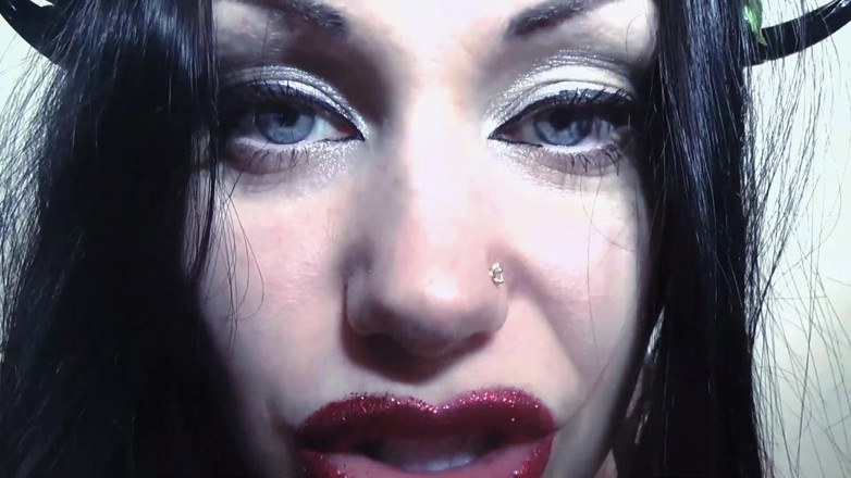 Goddess Misha Goldy: Succubus tohumunuza aç