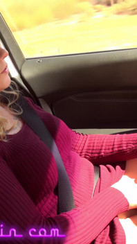 Gracelynn gime se masturba en el camino a casa del trabajo
